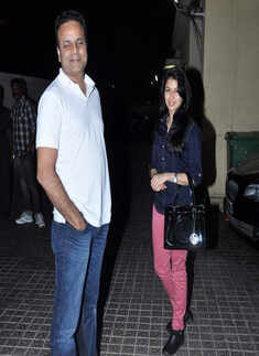 Bips, Ameesha at multiplex