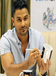 Saif, Kunal celebrate 100 yrs of cinema