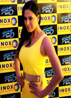 Veena Malik promotes Zindagi 50:50