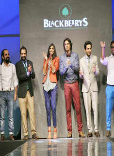 Celebs walk for Blackberrys