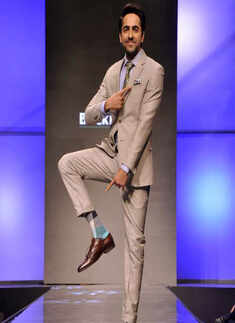 Celebs walk for Blackberrys