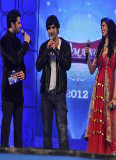 Manish bags best anchor trophy at Telly Awards