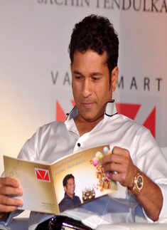 Sachin unveils gold coin