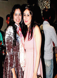 Foodies party together