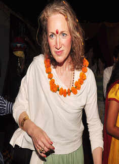 Videshi guests, desi shaadi 