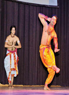 Artistes perform for a cause in Pink City