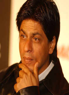 Shah Rukh to undergo shoulder surgery