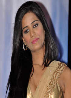 Poonam launches Nasha