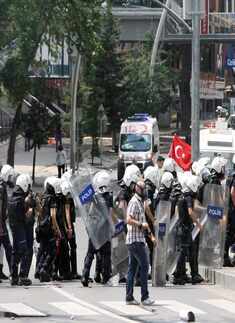 Riots as police raid Istanbul's Gezi Park