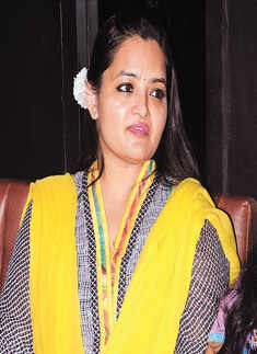 Neetu, Ritesh Arora's 10th anniversary bash 