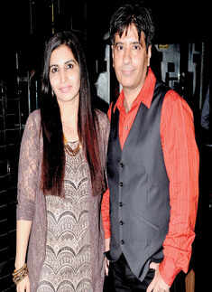 Neetu, Ritesh Arora's 10th anniversary bash 
