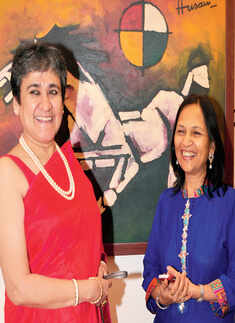 Art junkies make a splash