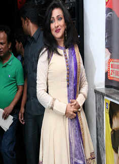 A Political Murder: Premiere