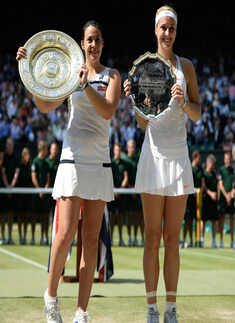 Wimbledon '13: Bartoli wins women's title