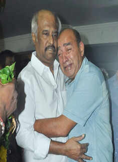 Celebs pay respects to Manjula