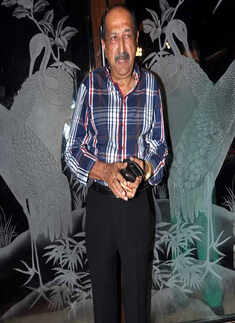 Phata Poster Nikhla Hero: Completion Bash