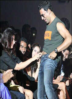 Akshay, Twinkle to be prosecuted for obscenity