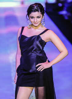 IIJW'13: Pallavi Foley with Abharan Jewellers