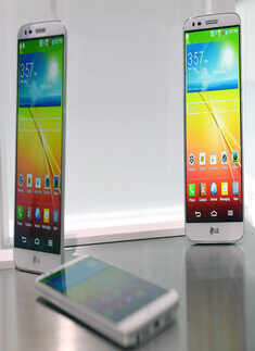 LG unveils G2