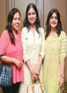 Socialites @ fashionable event