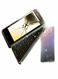 Samsung launches flip phone