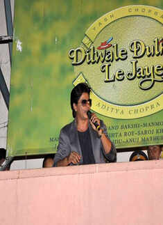 SRK visits Maratha Mandir