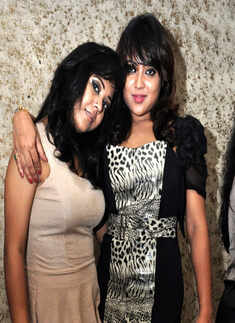 Socialites party at Underground