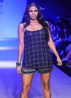 LFW'13: Anushka Khanna