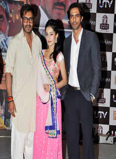 Stars promote Satyagraha