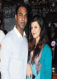 Socialites watch Belgian Grand Prix @ Geoffrey's