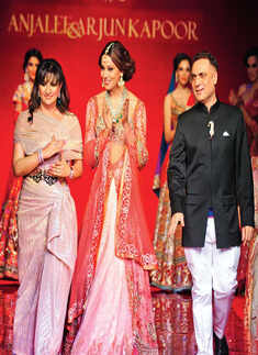 Bipasha walks for Anjalee & Arjun