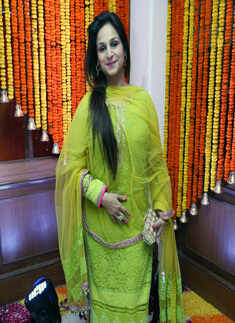 Celebs at Kapil, Mmonika Arora's do 