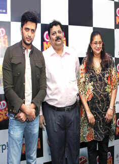 Grand Masti team inaugurate Flambos Tavern