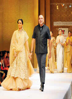 Namrata walks for Tarun Tahiliani