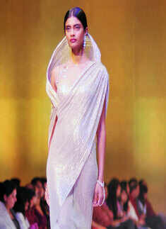 Namrata walks for Tarun Tahiliani