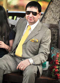 Socialites at a race party