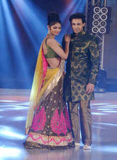 Celebs walk the ramp at Bullion and Jewellery awards 