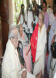 Felicitation of Pt Bhimsen Joshi