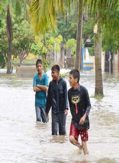 Hurricane Raymond swirls off Mexico