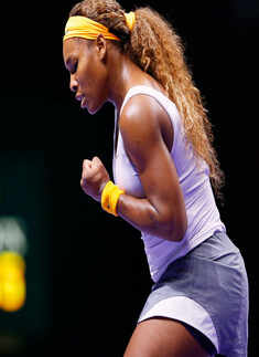 Serena makes speedy start to title defence