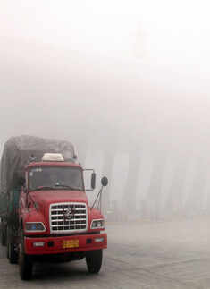 Smog shuts down China