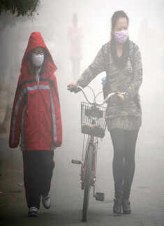 Smog shuts down China