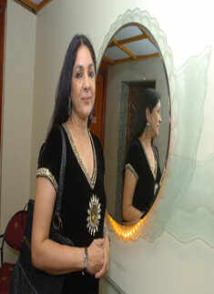 Neena Gupta for Jigar me badi aag hai