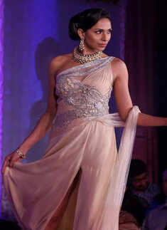 Navneet, Purva walk ramp for Tanishq