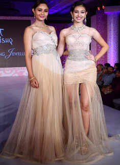 Navneet, Purva walk ramp for Tanishq