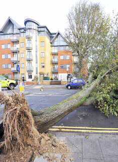 Massive storm batters southern Britain