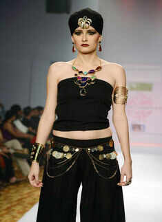 ABILPFW: Mona Shroff