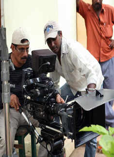 irukku Aana illa: On the sets