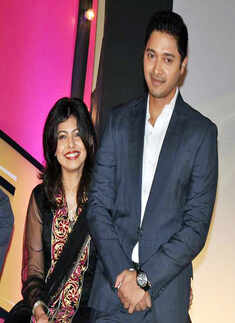 Shreyas launches Poshter Boyj 