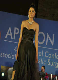 Fashion show by Zoya